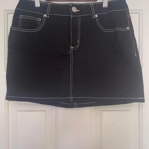 Woman's black mini skirr